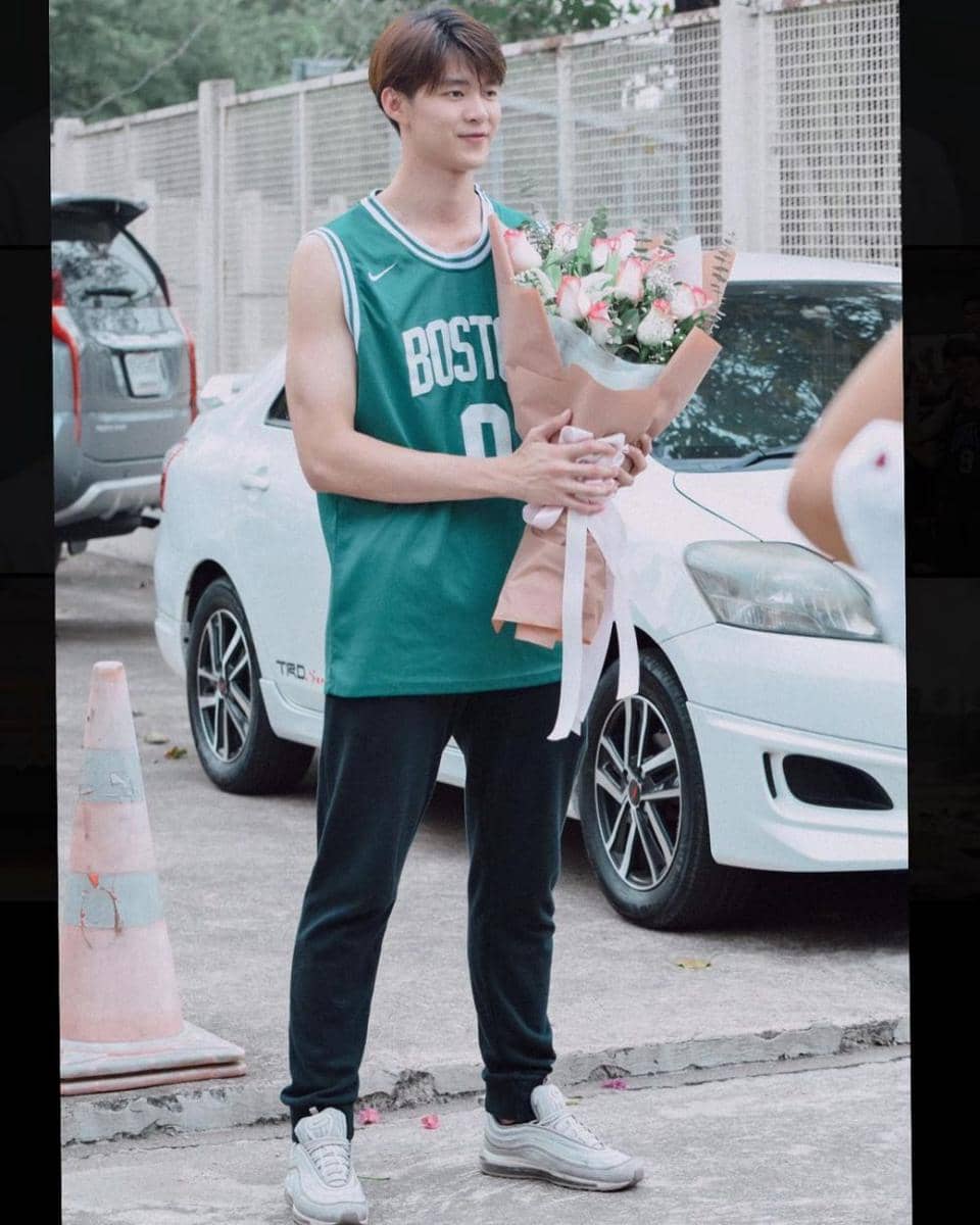 Gaya busana Meen Nichakoon (instagram.com/meennicha8)