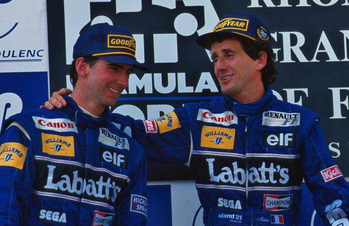 Alain Prost yang memenangi GP Perancis 1993 berfoto bersama Damon Hill yang finis di posisi kedua. (twitter.com/Formula 1)