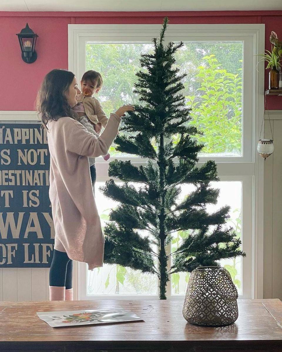 Evelyn Sharma dan putrinya (instagram.com/evelyn_sharma)