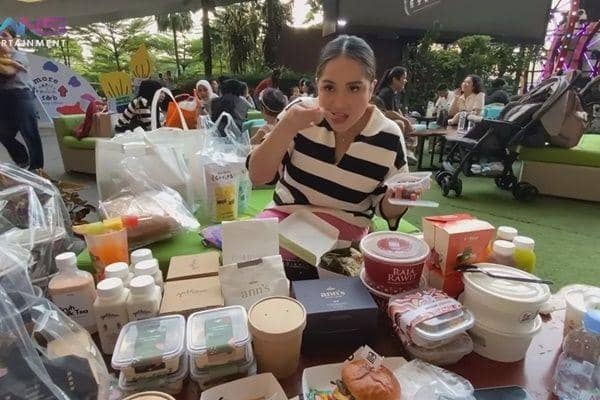 10 Potret Nagita Borong Jajanan di Mal, Tolak Kembalian Rp94 Ribu