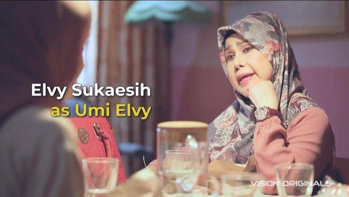 potret Elvy Sukaesih sebagai Umi Elvy (instagram.com/visionplusoriginals)