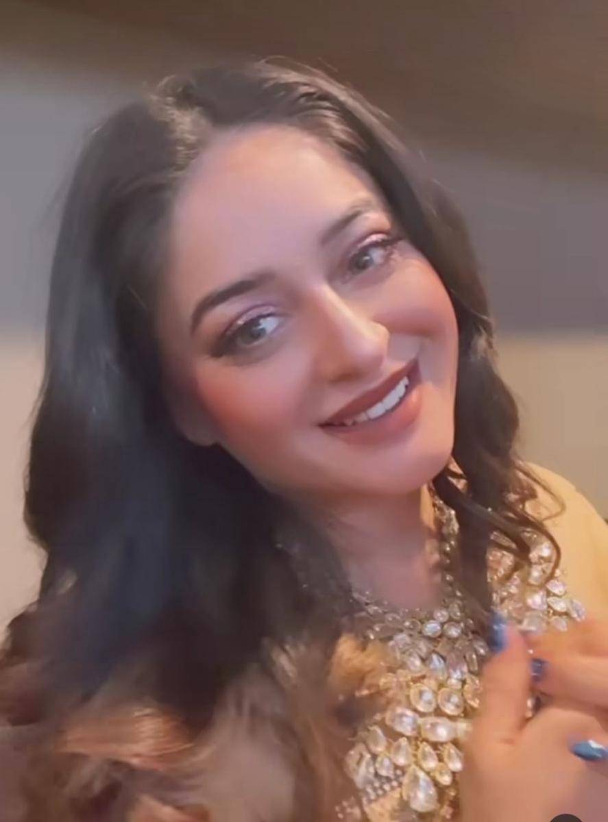 Mahhi Vij Saat di Indonesia (instagram.com/mahhivij)