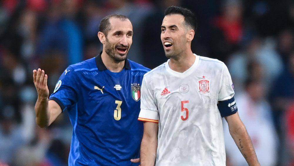 Italia melawan Spanyol. (uefa.com)