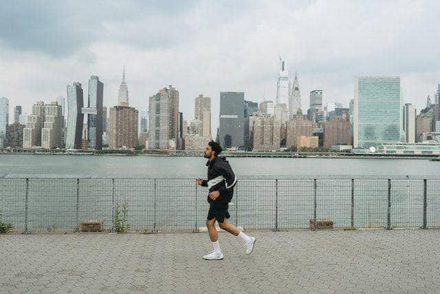 ilustrasi jogging (pexels.com/Ketut Subiyanto)