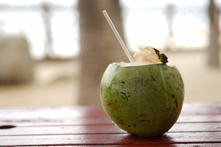 ilustrasi kelapa (unsplash.com/Xiaoyu Li)