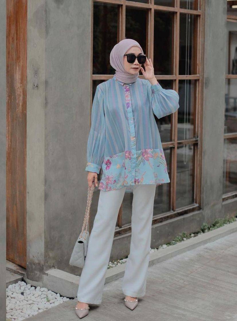 Style tunik floral (instagram.com/uwiemariska)