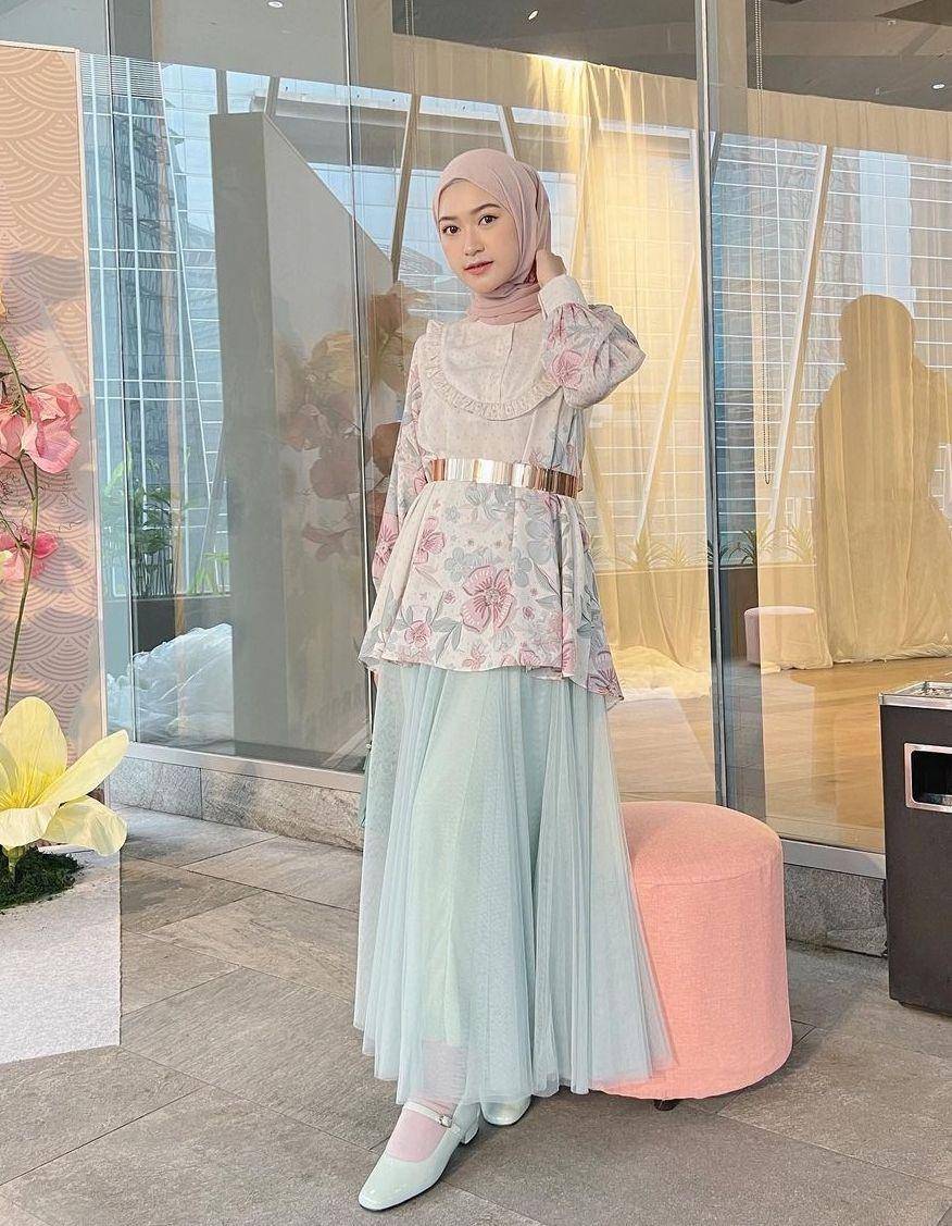 Style tunik floral (instagram.com/saritiw)
