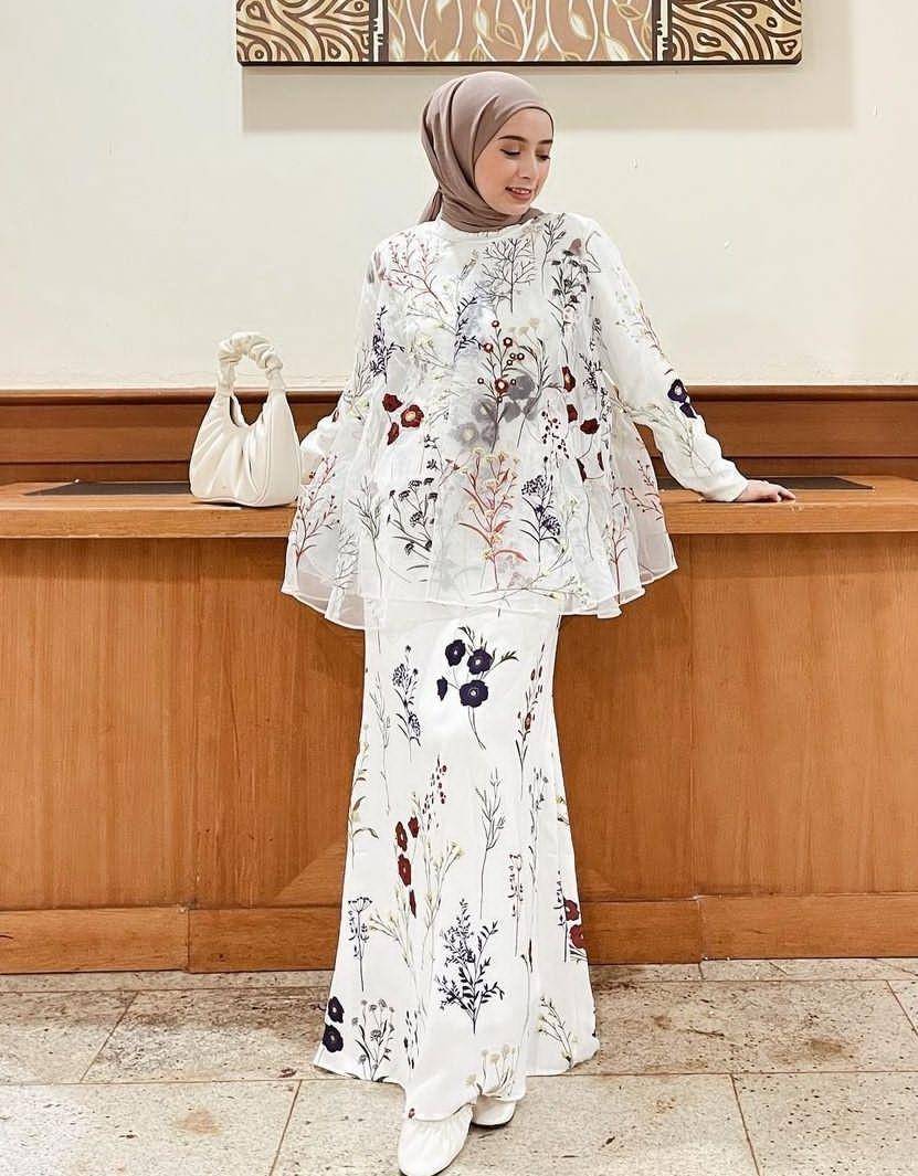 Style tunik floral (instagram.com/joyagh)