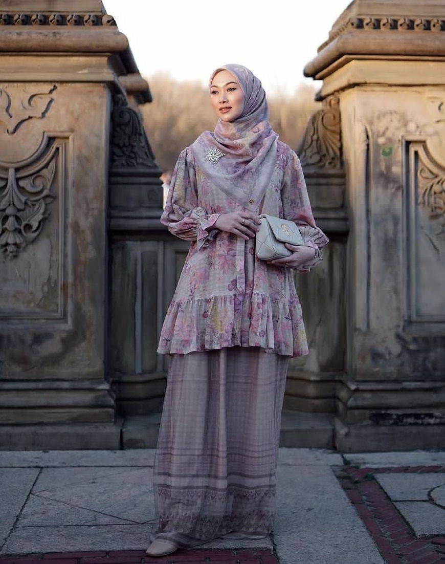 Style tunik floral (instagram.com/indahnadapuspita)