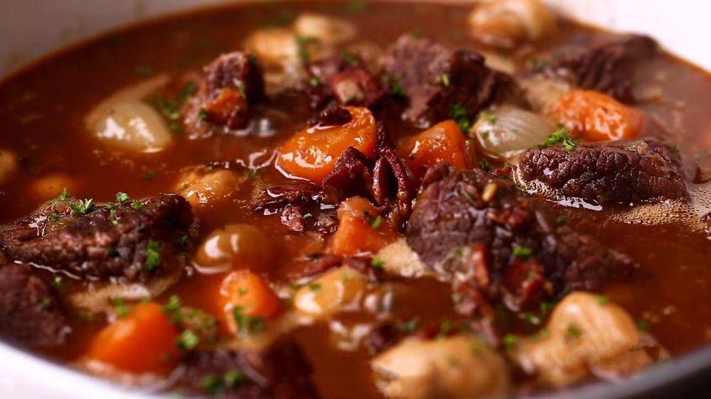 inspirasi beef bourguignon (youtube.com/Cafe Delites)