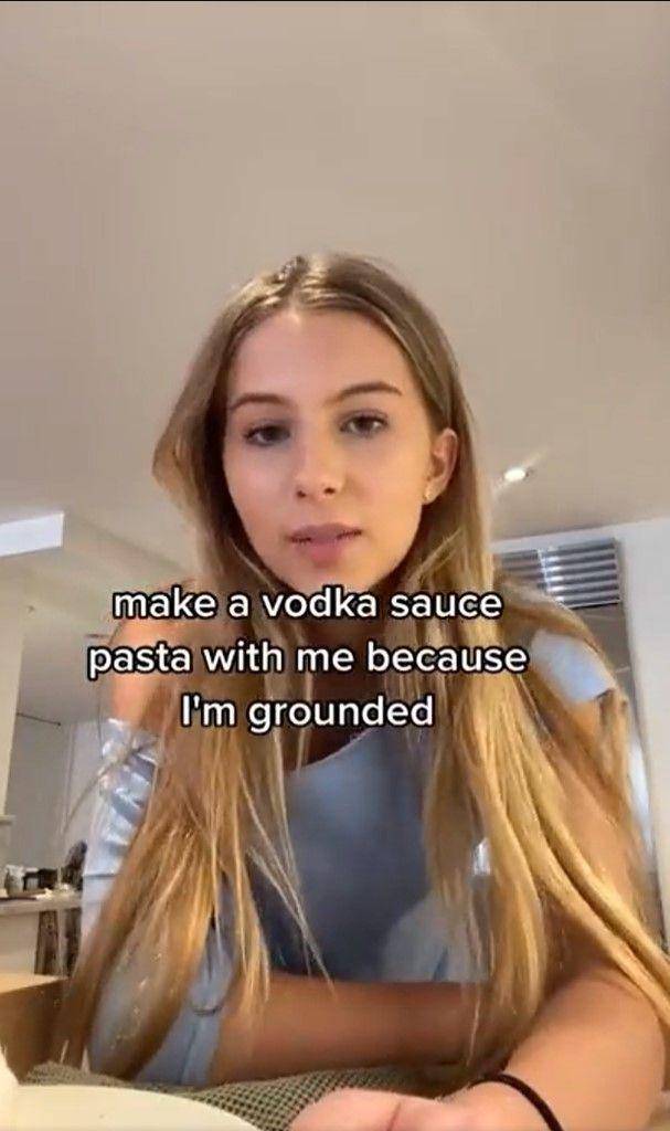 Romy Mars (tiktok.com/@romy.croquet)