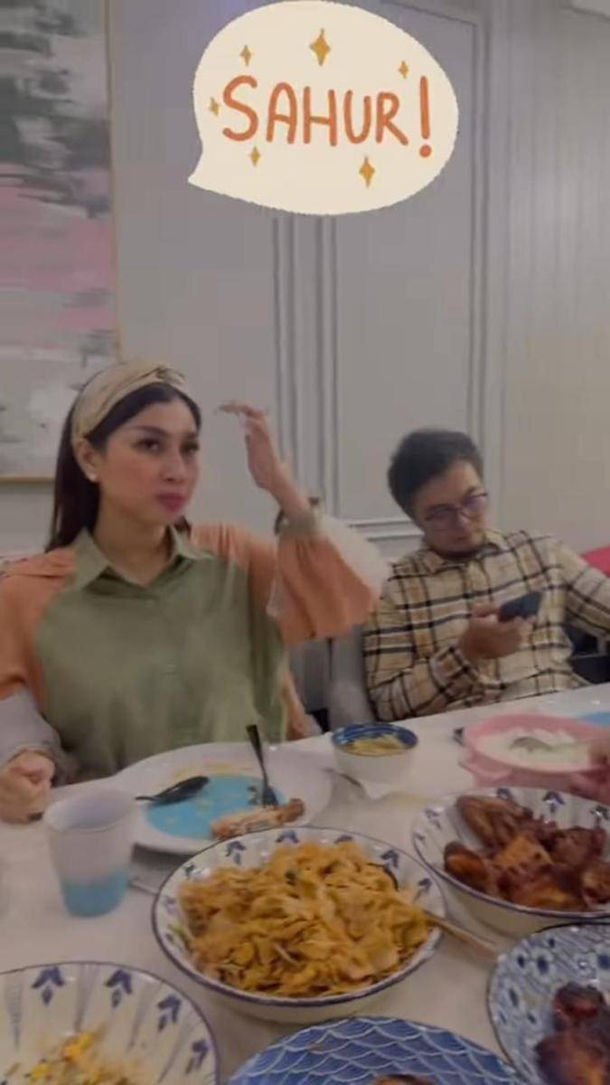 sahur perdana artis (Instagram.com/syahnazs)