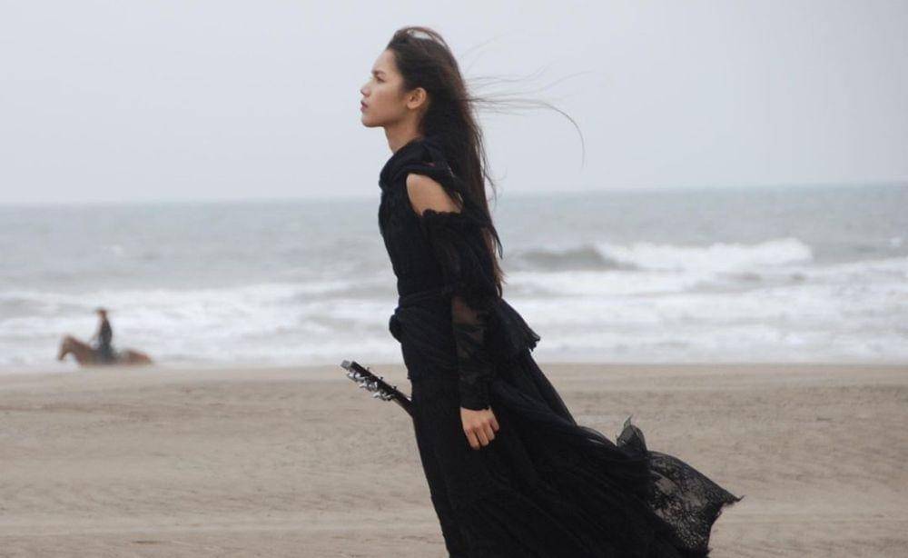 instagram.com/ anly_singer