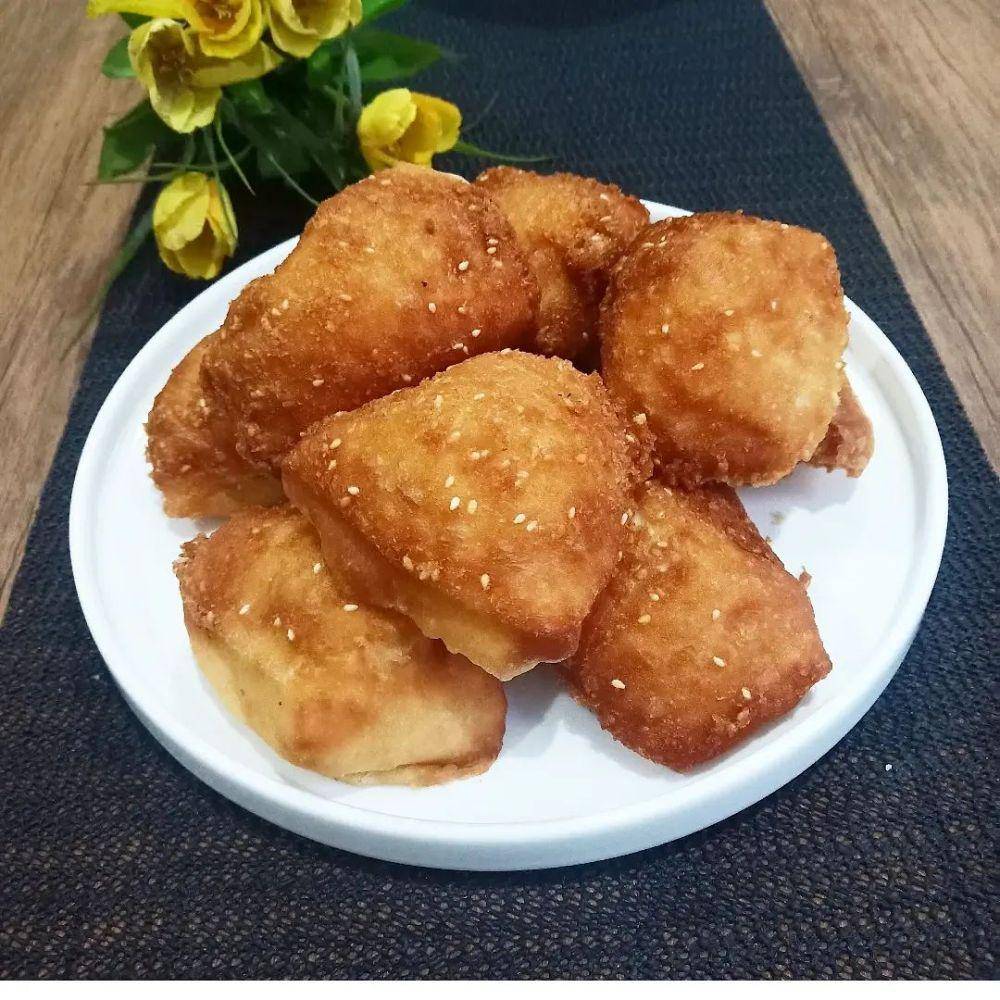 roti bantal (instagram.com/sarwokotiti)