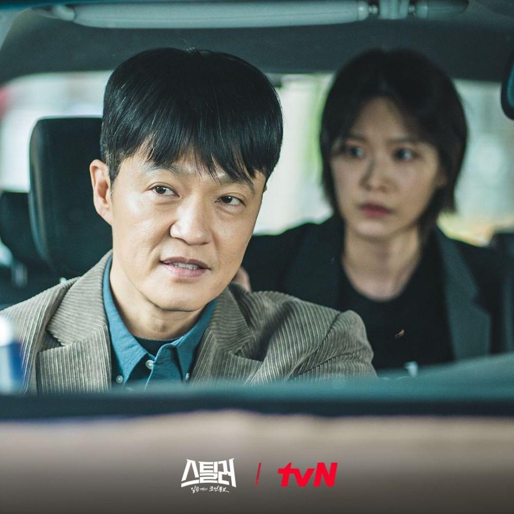 Jo Han Chul dan Lee Joo Woo dalam drama Stealer: The Treasure Keeper (dok. tvN/ Stealer: The Treasure Keeper)