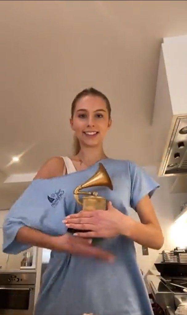 Romy Mars (tiktok.com/@romy.croquet)