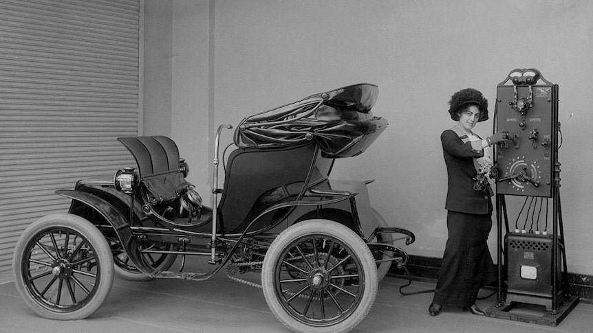 sebuah mobil listrik generasi awal (Getty: Corbis/Hall of Electrical History Foundation via abc.net.au)