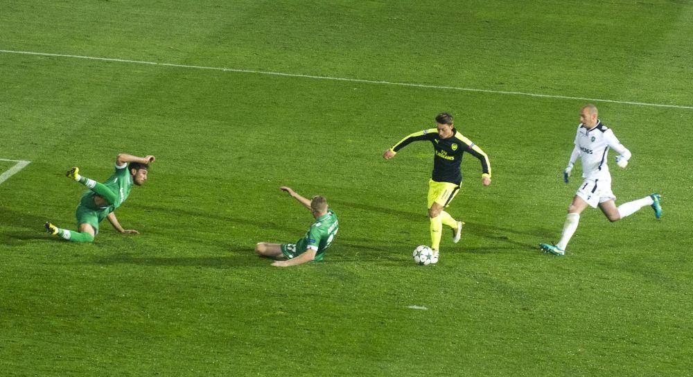 Mesut Oezil dalam laga kontra Ludogorets di Liga Champions Eropa 2016/2017. (twitter.com/ChampionsLeague)