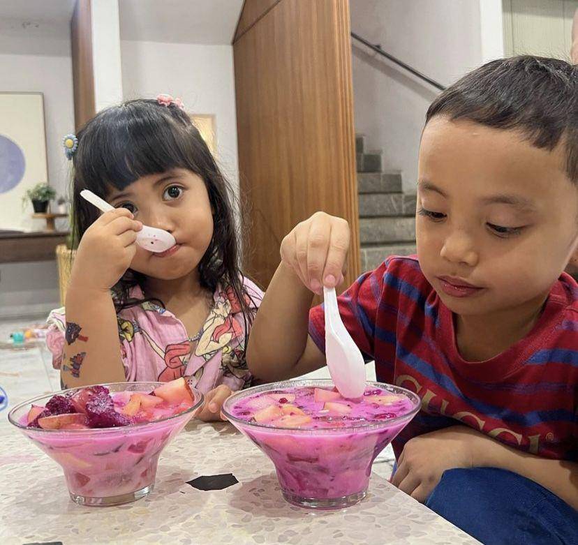 potret Xabiru dan Chava belajar puasa (instagram.com/rachelvennya)