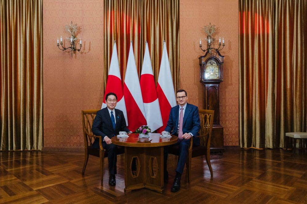 PM Jepang Kunjungi Polandia, Janjikan Bantuan Pembangunan