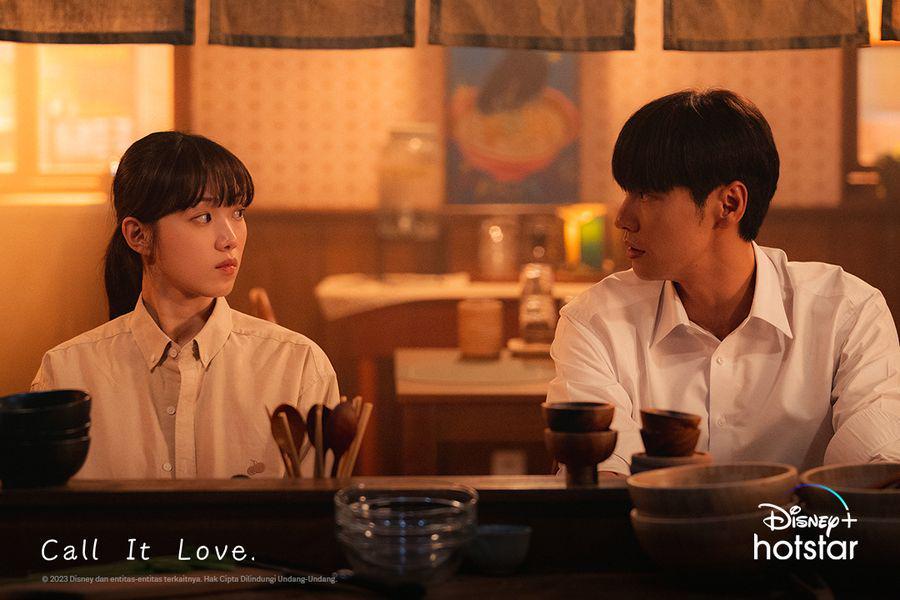 Lee Sung Kyung dan Kim Young Kwang di Call It Love (twitter.com/DisneyPlusID)