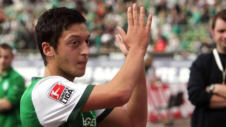 Mesut Oezil (bundesliga.com)