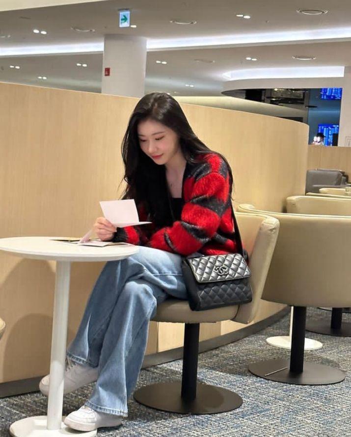 Chaeryeong ITZY (instagram.com/itzy.all.in.us)