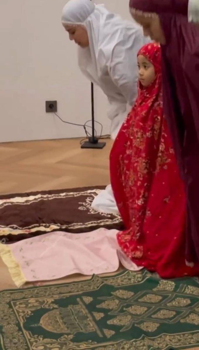 potret tarawih perdana Chava (instagram.com/rachelvennya)