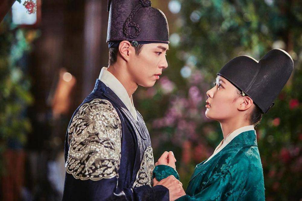 Kim Yoo Jung dan Park Bo Gum di drama Love in the Moonlight (instagram.com/gurumi2016)