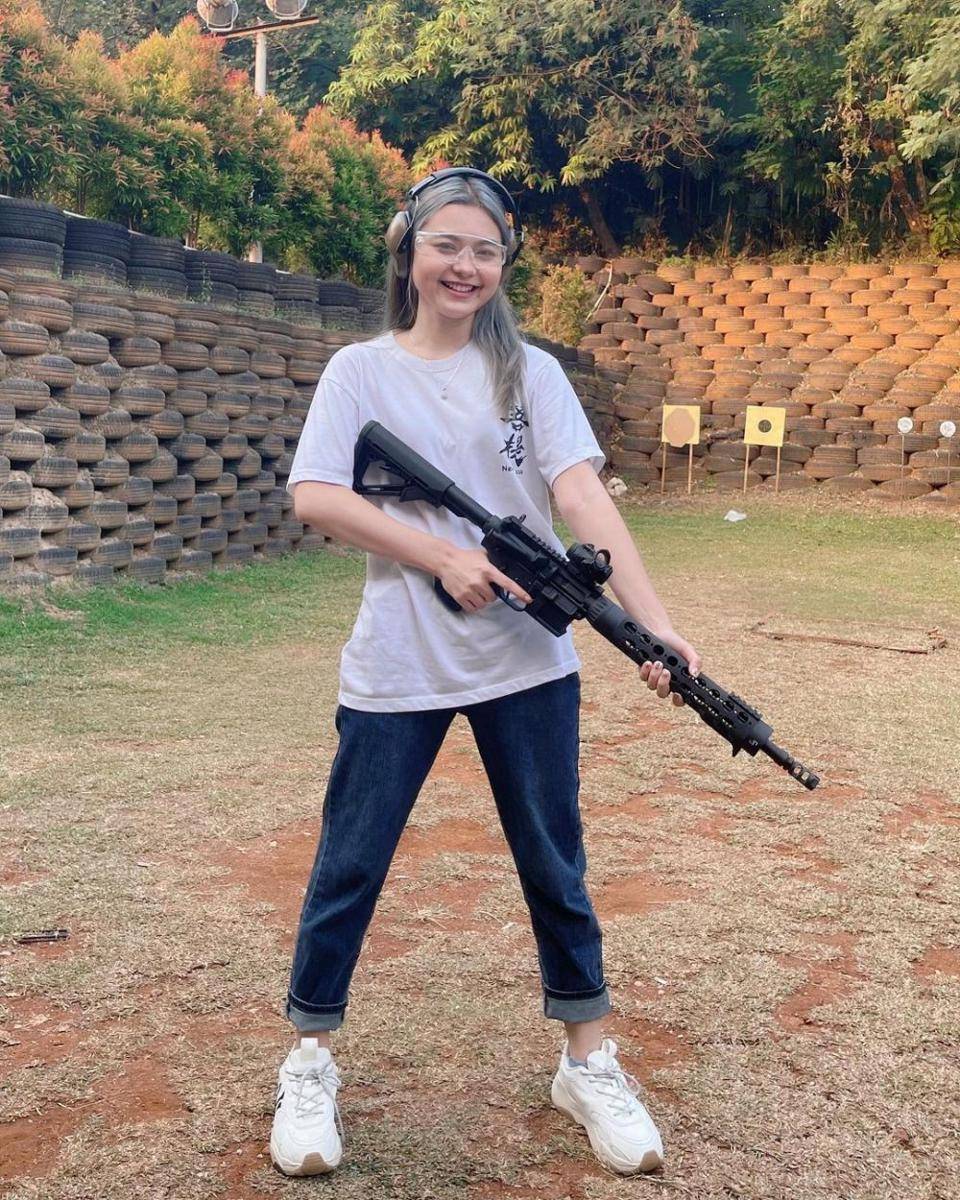OOTD nongkrong ala Cesen (instagram.com/ceseniy)
