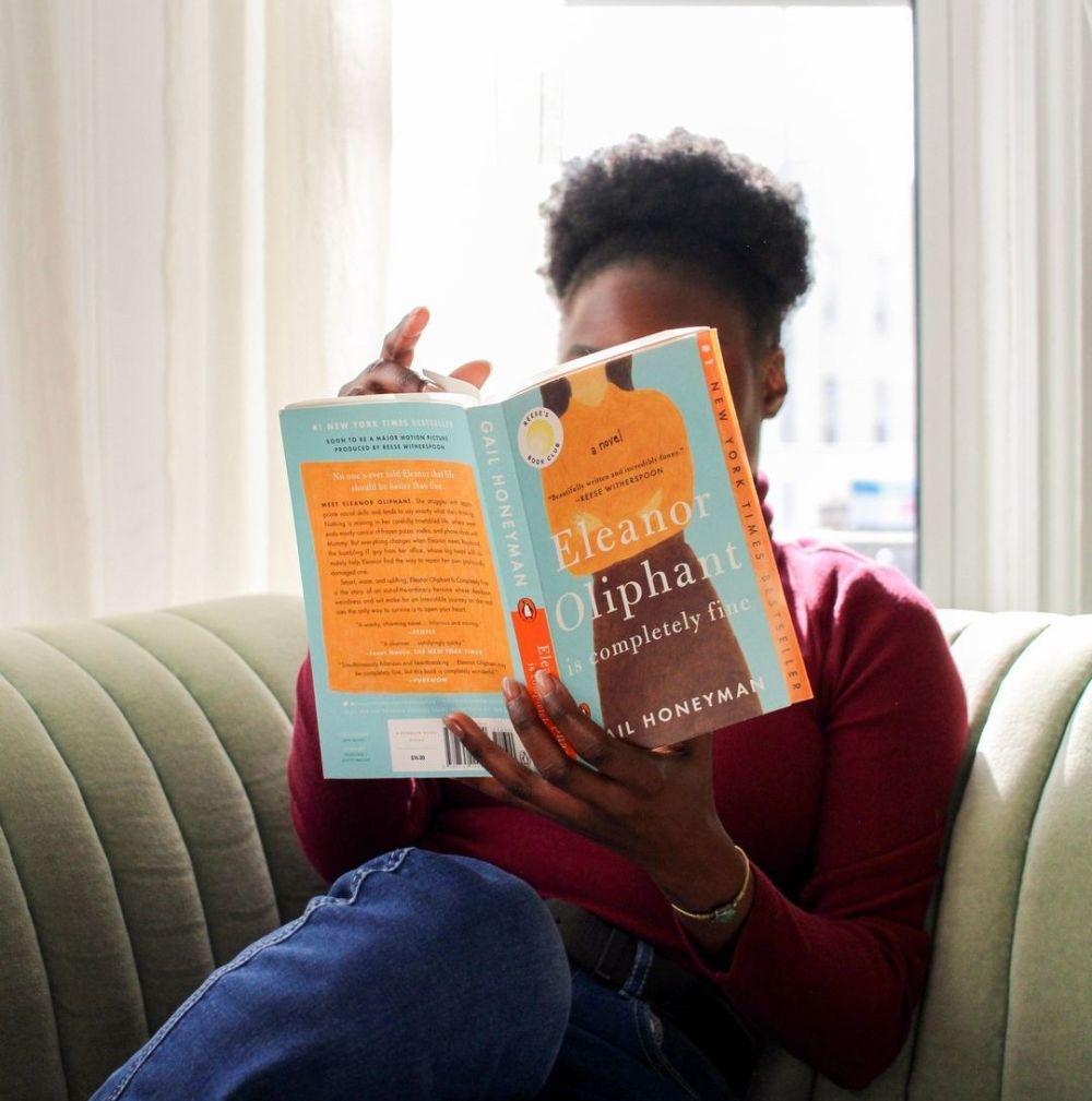 novel Eleanor Oliphant (instagram.com/penguinusa)