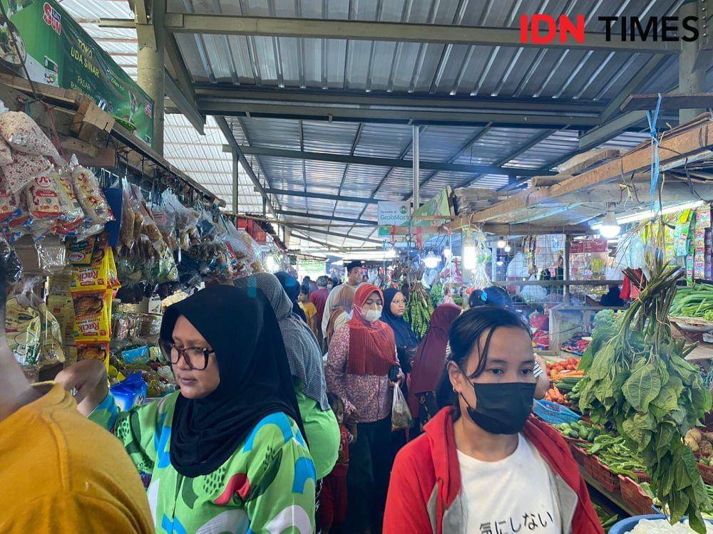 Ilustrasi pasar tradisional. (IDN Times/Vadhia Lidyana)