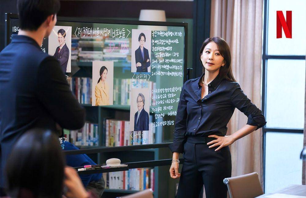 Kim Hee Ae di drama Korea Queenmaker (instagram.com/netflixkr)