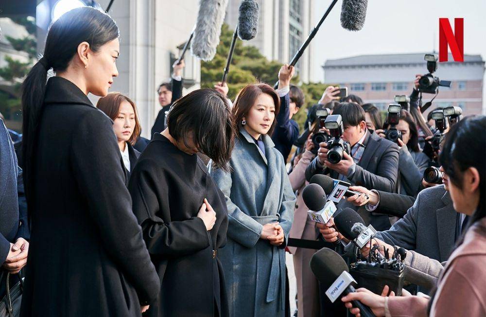 Kim Hee Ae di drama Korea Queenmaker (instagram.com/netflixkr)
