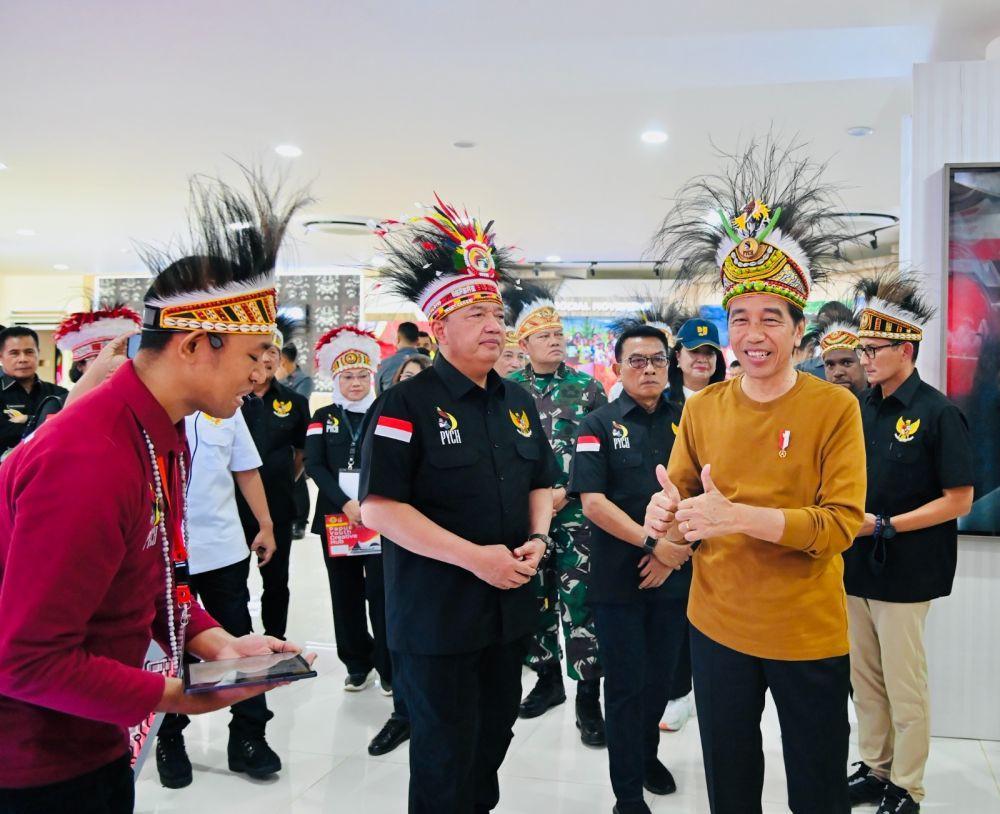 Jokowi Lirik Aplikasi Kelola Sampah Containder di Papua Youth Creative