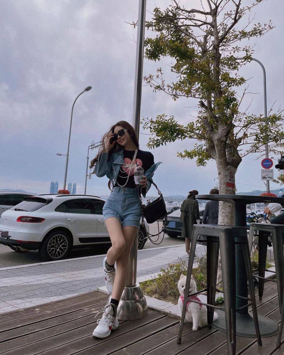 Freezia (instagram.com/dear.zia)