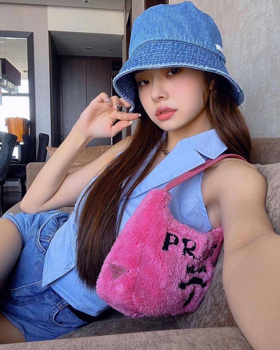 Freezia (instagram.com/dear.zia)