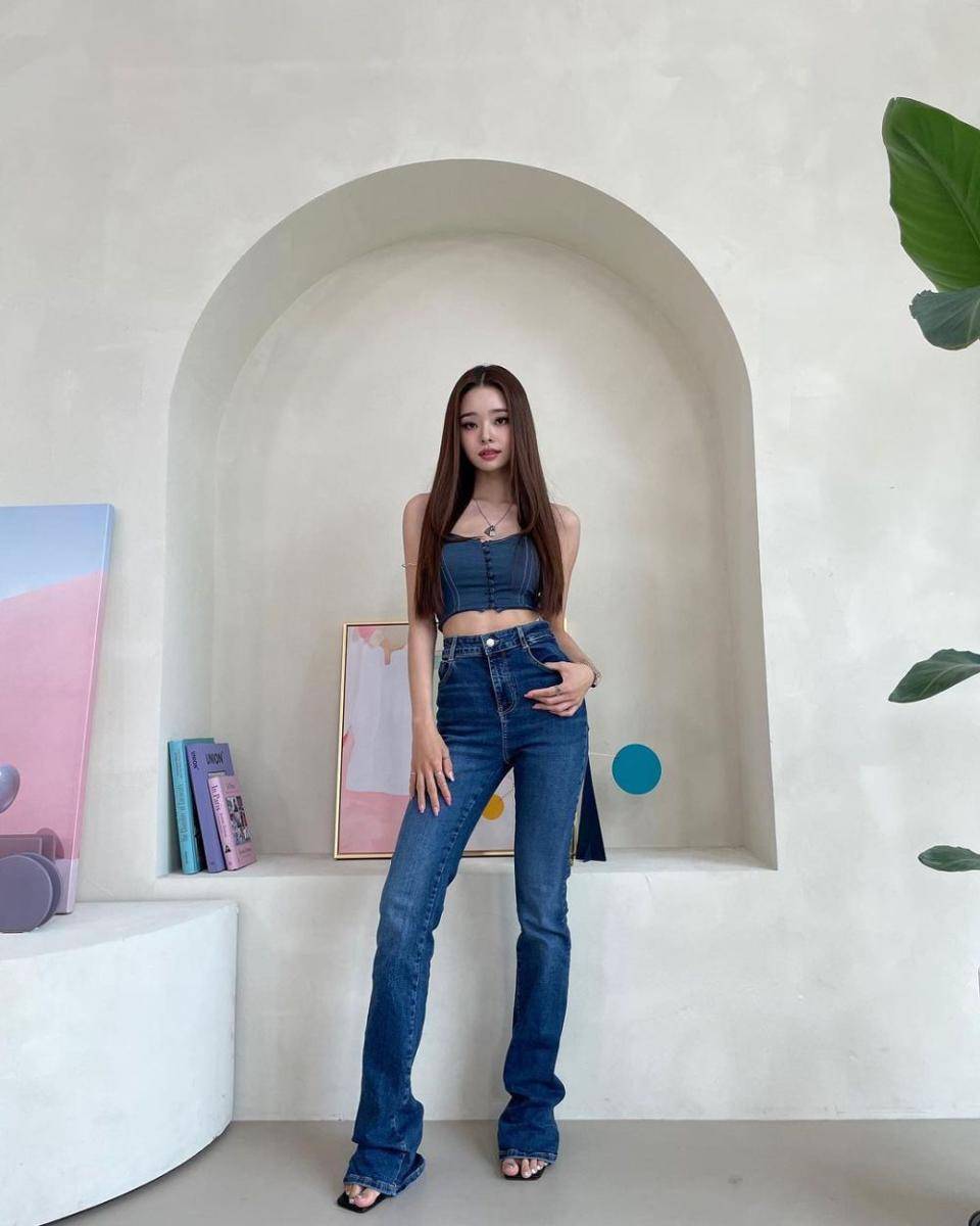 Freezia (instagram.com/dear.zia)