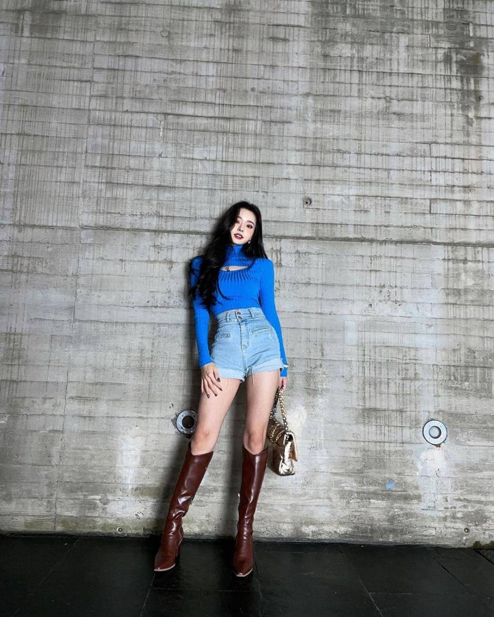 Freezia (instagram.com/dear.zia)