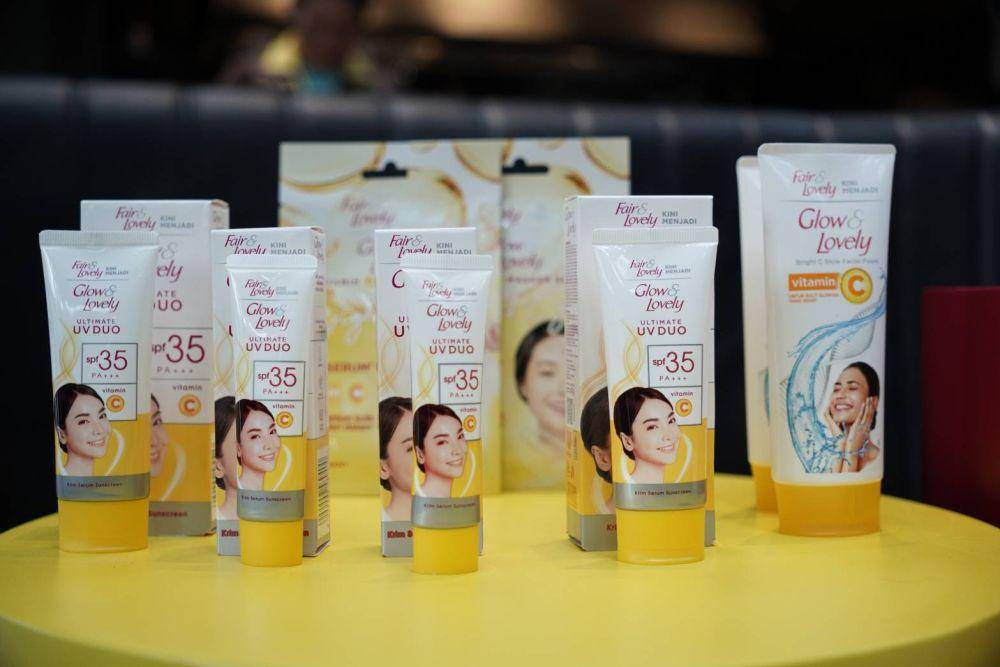 produk Glow & Lovely Ultimate UV Duo dan rangkaian produk Glow & Lovely Vitamin C (dok. Glow & Lovely)