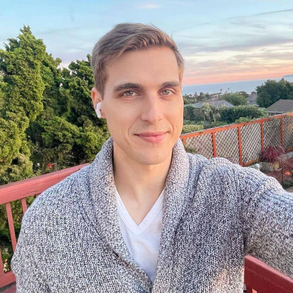 potret Cody Linley (instagram.com/codylinley)