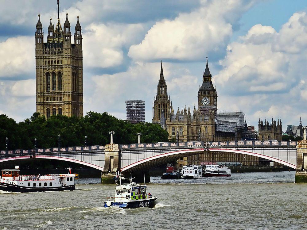 7 Background Foto Ikonik Ini Bikin Orang Percaya Kamu Berada di London