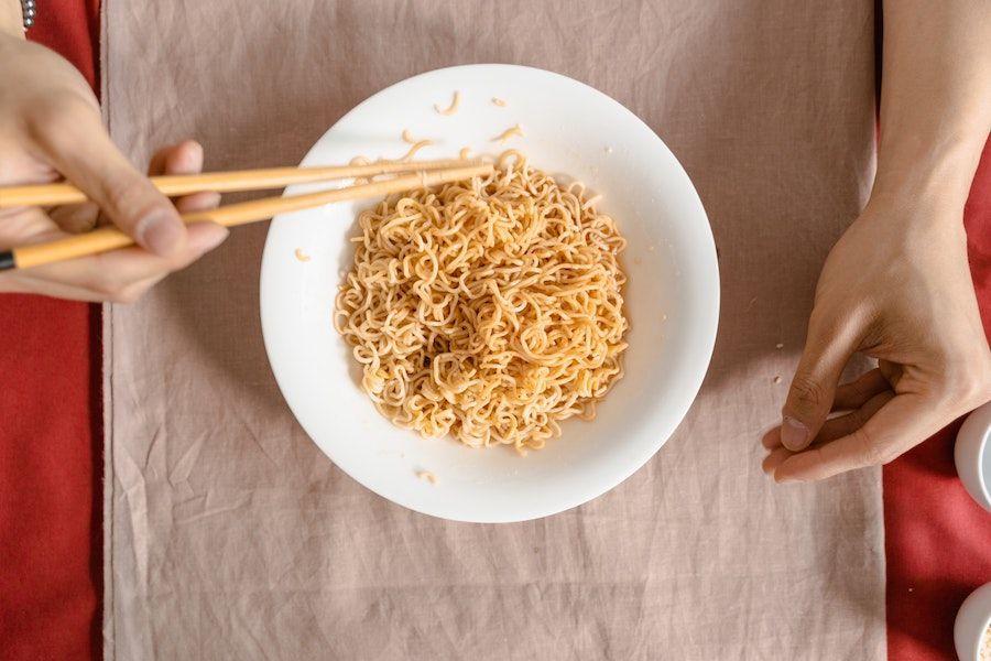 Efek Makan Mi Instan Saat Sahur, Jadi Mudah Lapar?