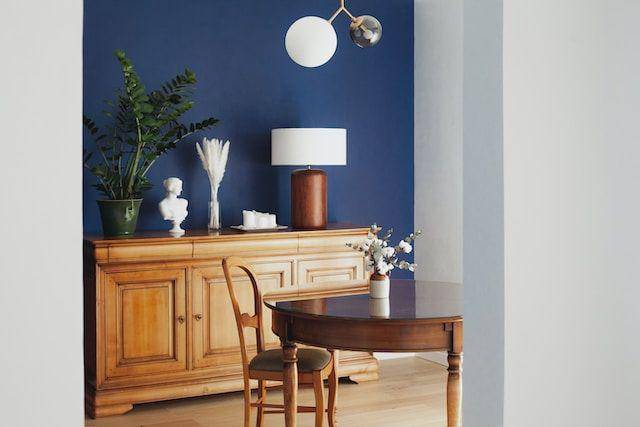 Interior biru. (Unsplash.com/Elena Popova)
