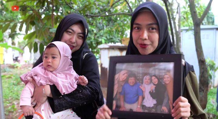 potret Ria Ricis ziarah ke makam ayahnya (youtube.com/Ricis Official)