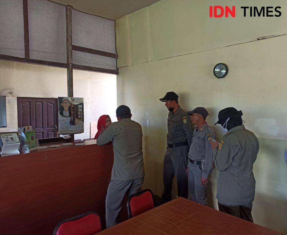 Satpol PP Kota Banjarmasin sosialisasikan aturan main Perda Ramadan ke rumah makan di Banjarmasin.