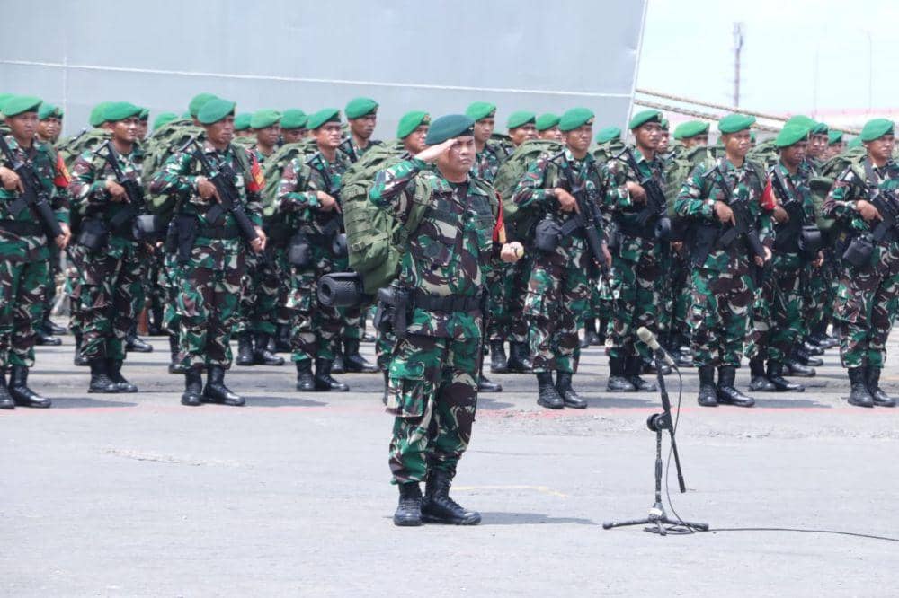 Panglima TNI Laksamana TNI Yudho Margono lepas prajurit TNI AD ke Papua (Dok: istimewa)