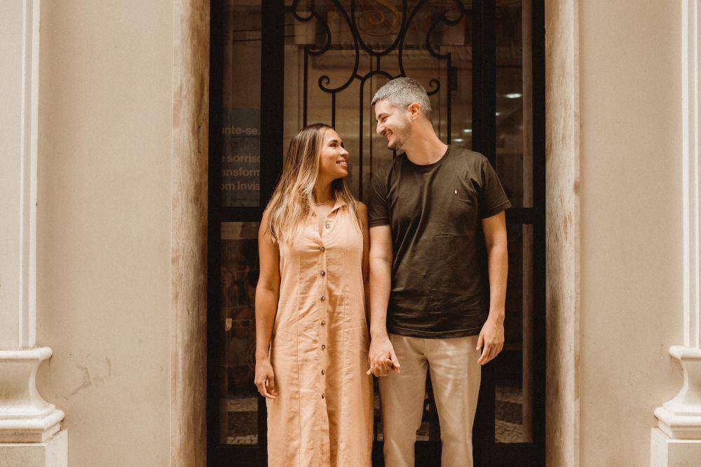 ilustrasi pasangan romantis (unsplash.com/jonathan borba)