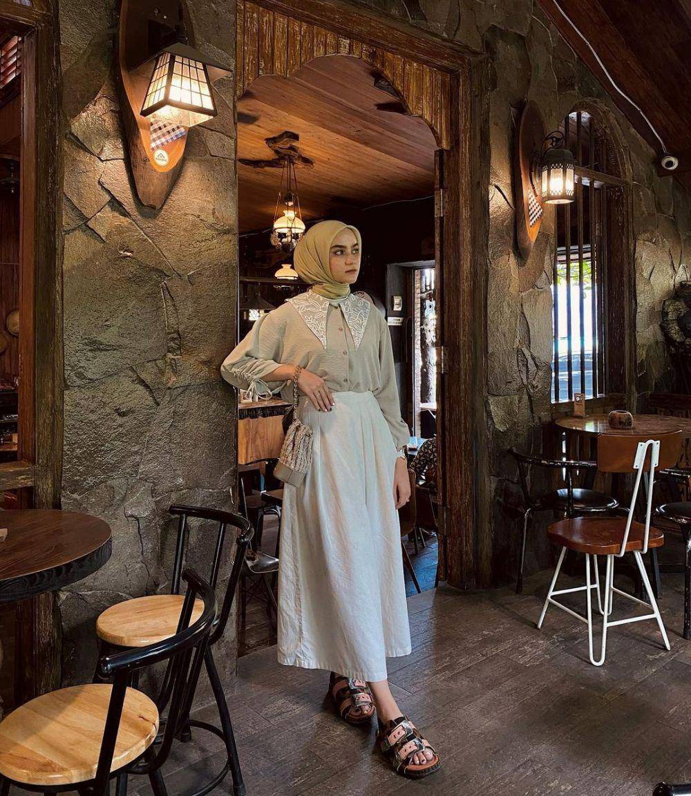 OOTD bukber dengan rok yang simpel tapi kece abis (instagram.com/helwabasheel)
