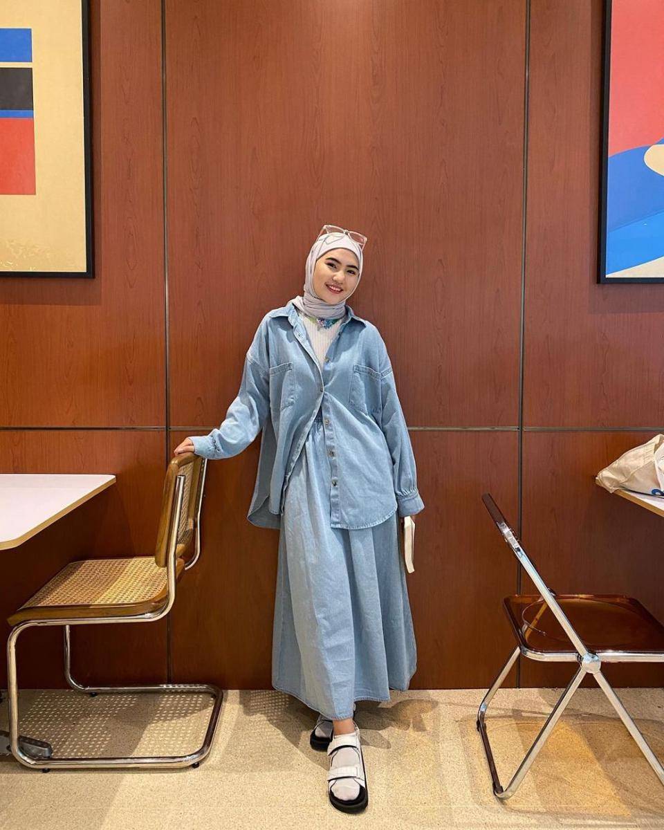OOTD bukber dengan rok yang simpel tapi kece abis (instagram.com/intanghazll_)